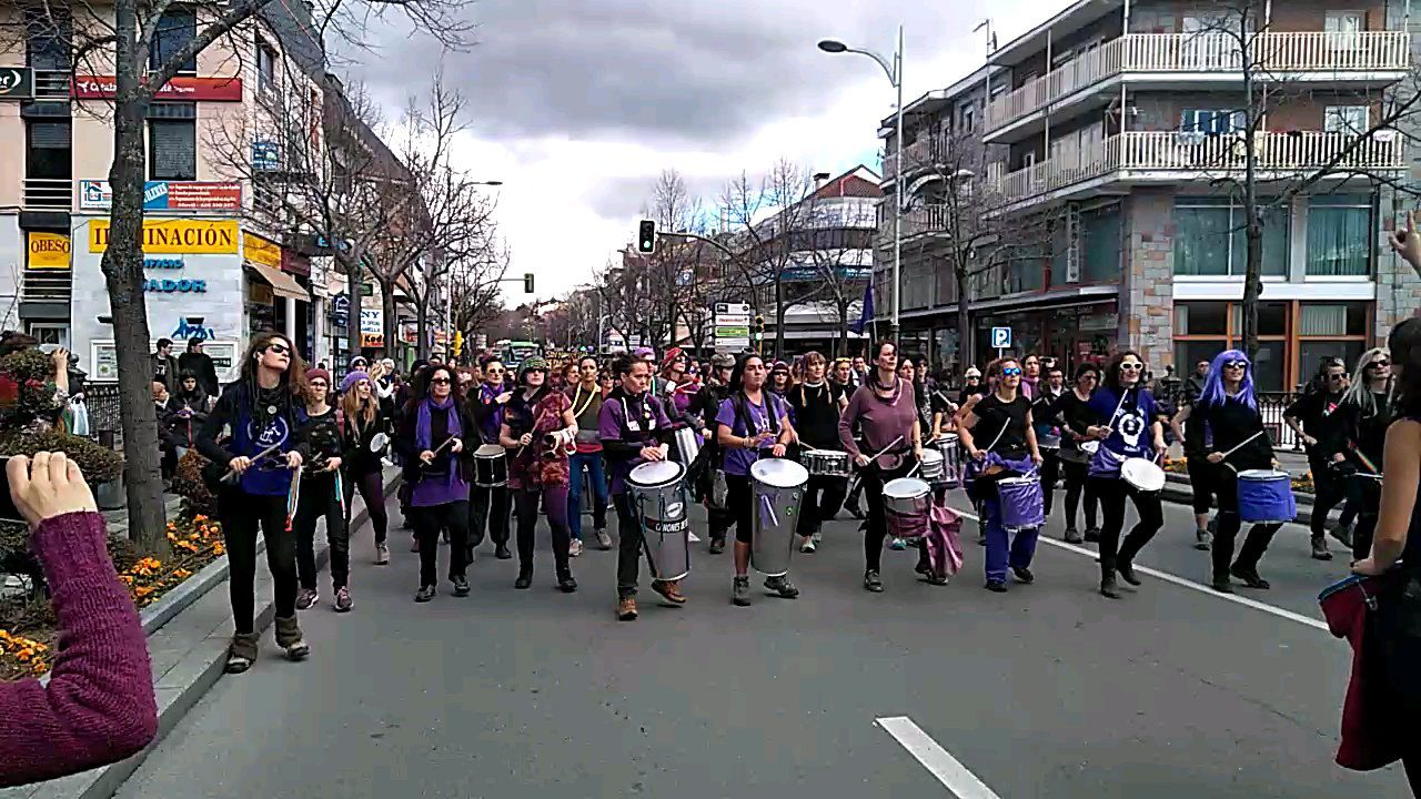 Batucada con motivo del 8 de marzo por las calles de Collado Villalba