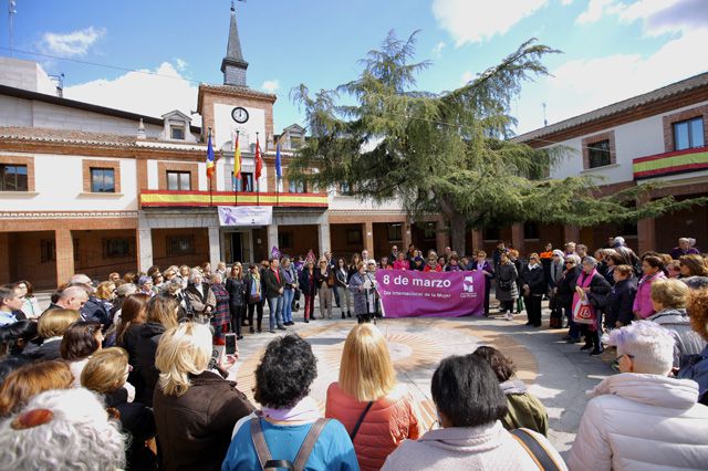 Concentración en el Ayuntamiento de Las Rozas
