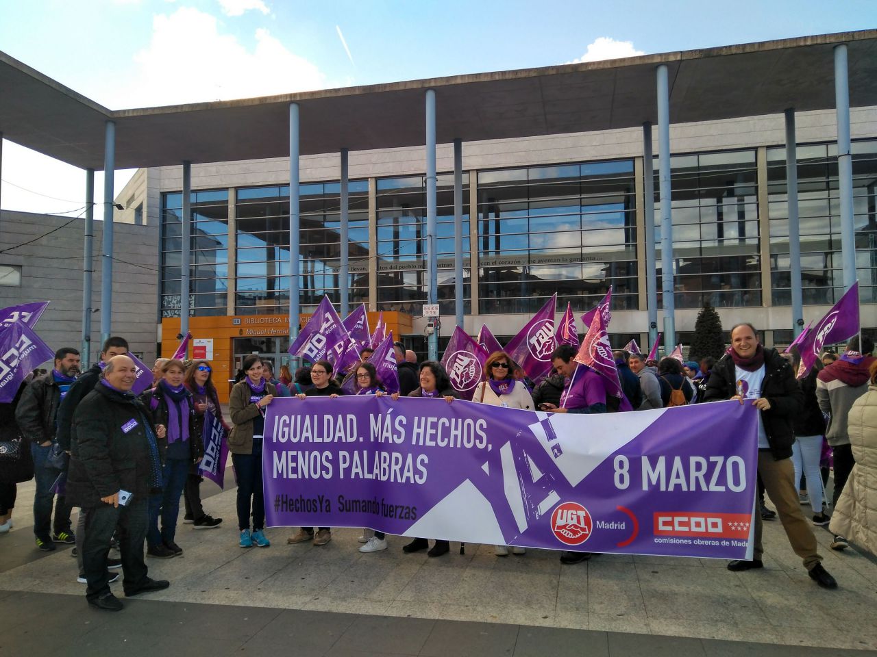 Concentración de los sindicatos comarcales CCOO y UGT en Collado Villalba
