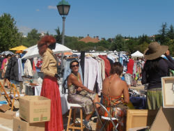 ¿Hacia un mercadillo popular mensual?