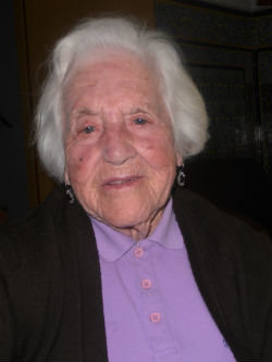 Vive Torre felicita a Trinidad Muñoz.