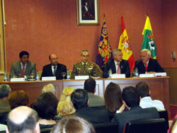 Pepe Grillo cataloga la flora silvestre de Hoyo