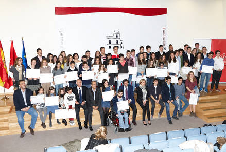 Medio centenar de deportistas de Las Rozas reciben las becas “Cum Laude” de la Fundación Marazuela