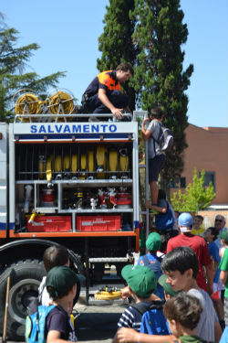 Muestra de unidades de emergencia y seguridad en el 20 aniversario de Protección Civil