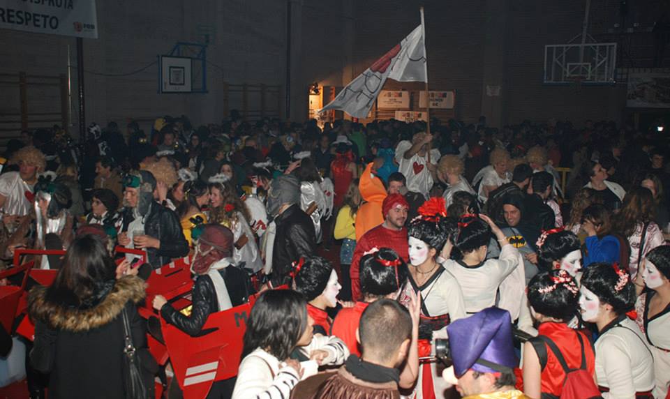 IU denuncia un caótico Carnaval en Hoyo.