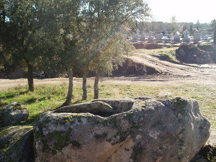 Guardia Civil y Patrimonio paralizan la apertura de nuevas tumbas programada por el Ayuntamiento de Hoyo en el cementerio municipal