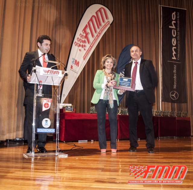 Collado Mediano recibe la placa al Mérito Motociclista