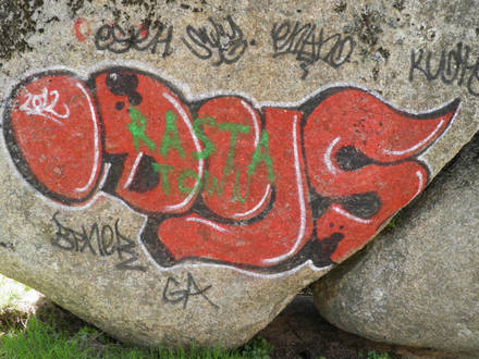 El esfuerzo en imágenes: las rocas de Torrelodones sin pinturas vandálicas