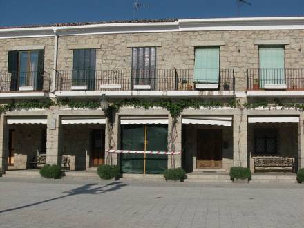 Aprobada la comisión de investigación sobre la apertura de bar en una de las viviendas de la plaza Mayor en Hoyo de Manzanares