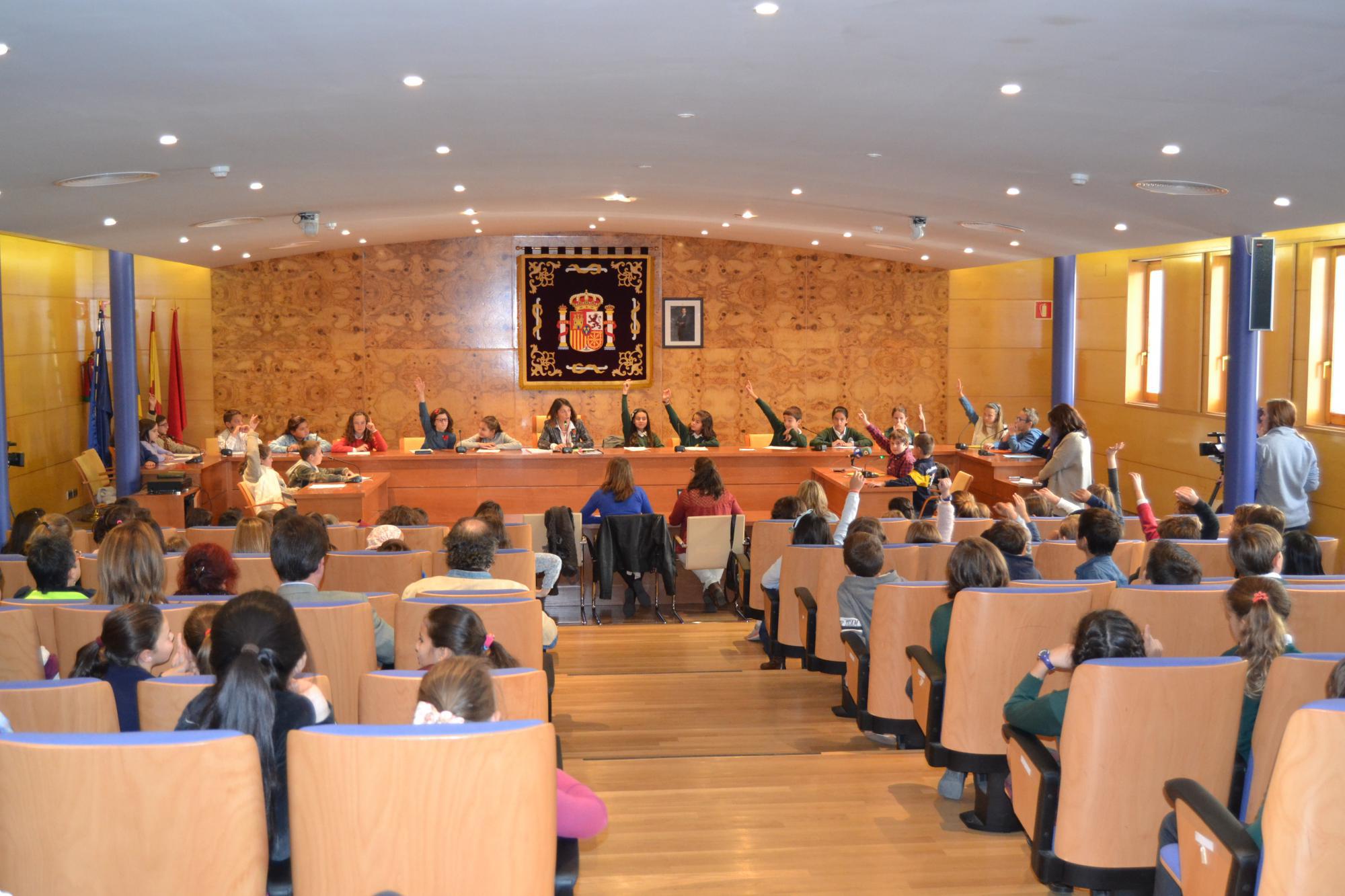 El Pleno infantil en Torrelodones reafirma los Derechos de la Infancia