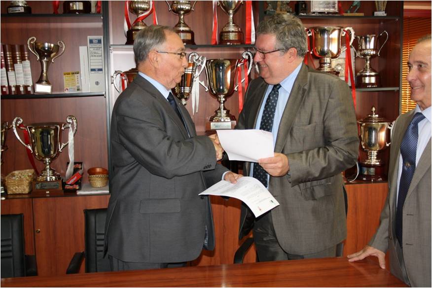 El Colegio San Ignacio ofrece a sus alumnos de FP cursos de entrenador de fútbol.