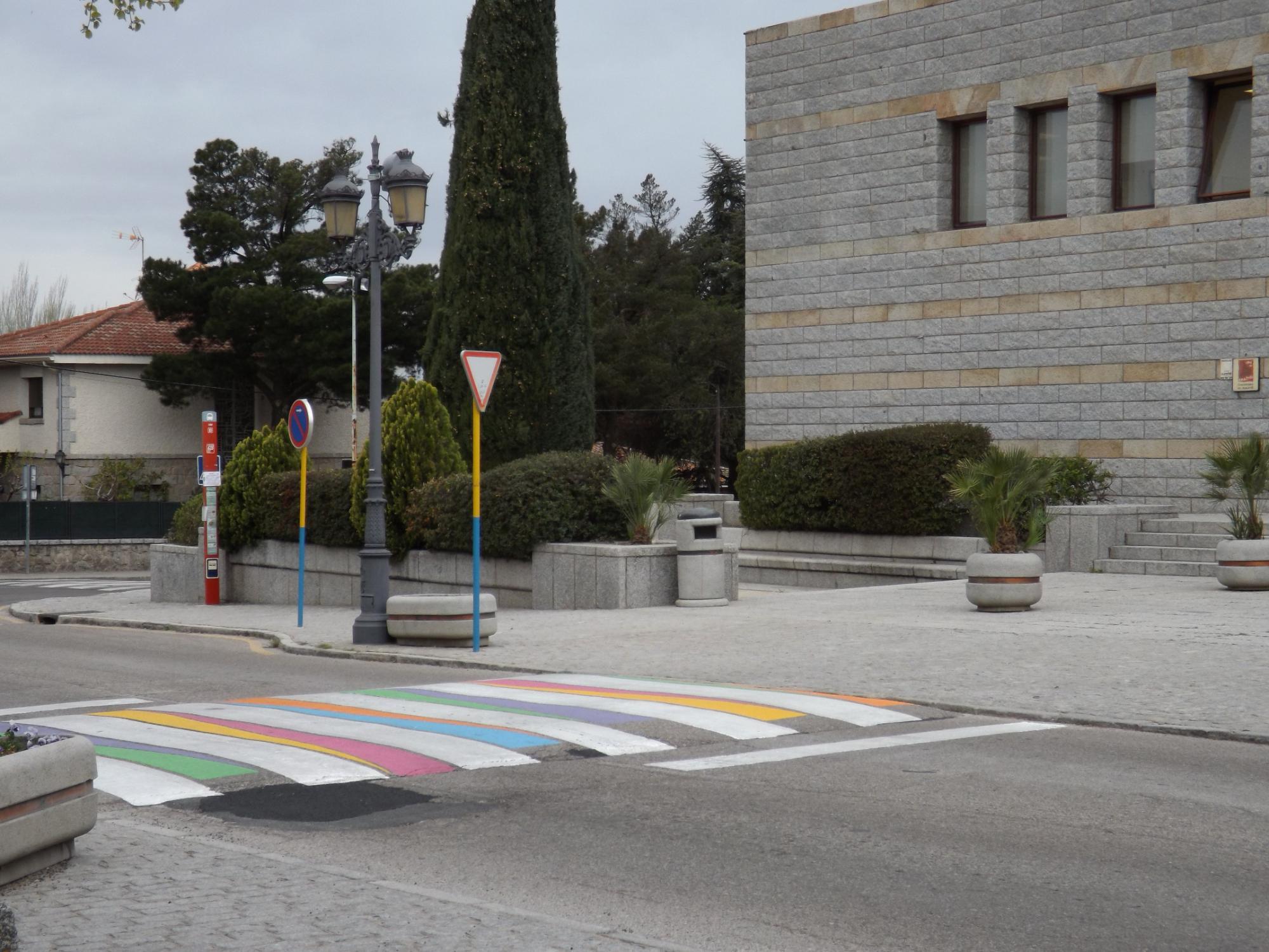 Pasos de peatones de colores para las calles de Torrelodones