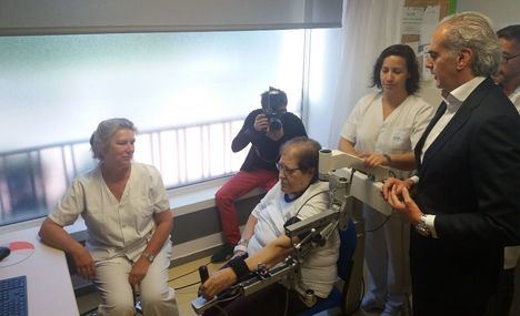 Un robot en el Hospital de Guadarrama ayuda a rehabilitar los brazos