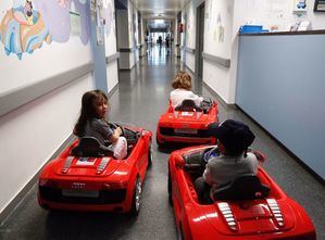 Coches eléctricos para los pequeños pacientes de los hospitales madrileños