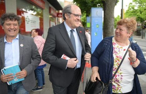 El candidato socialista a la Comunidad, Ángel Gabilondo, visita el Noroeste