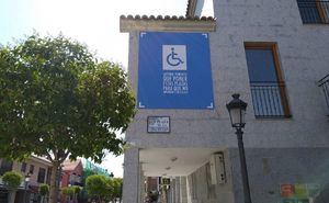Una campaña promueve el buen uso de los aparcamientos para personas con movilidad reducida