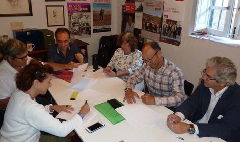PSOE, IU-Podemos y Unidos por Hoyo llegan a un acuerdo tripartito para el Gobierno local