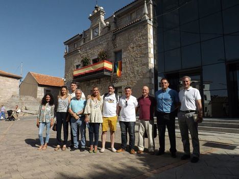 La bandera arcoiris ondea en el Ayuntamiento de Collado Villalba