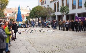 Acto en memoria de las víctimas de violencia de género