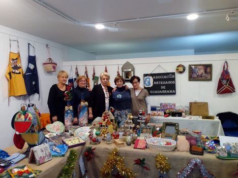 Las artesanas de Guadarrama abren su mercadillo navideño