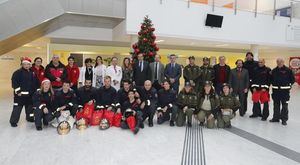 Los Bomberos visitan por Navidad a los niños ingresados en hospitales