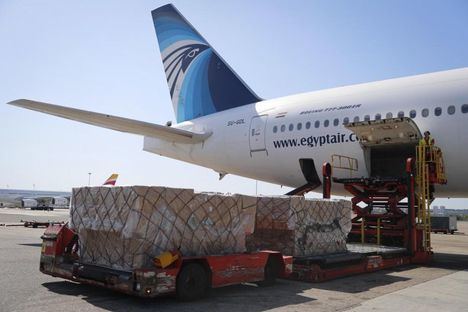 El séptimo avión con material médico ha llegado este viernes a Madrid