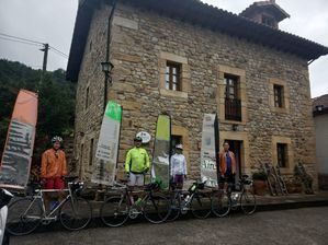 De Segovia a Asturias en bicivela: la singular aventura de varios vecinos de Torrelodones