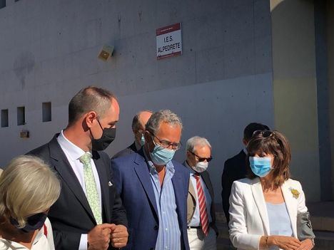 El consejero de Educación visita las obras de ampliación del IES de Alpedrete