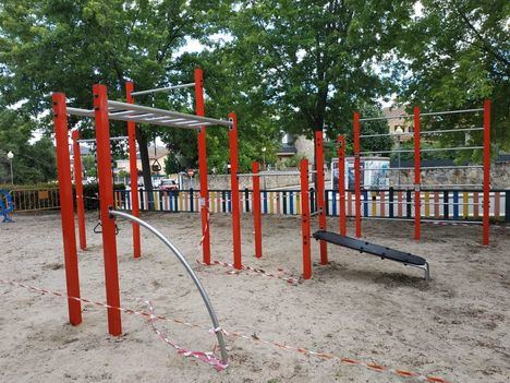 Cierre de parques infantiles y refuerzo del plan de limpieza en Guadarrama para evitar contagios
