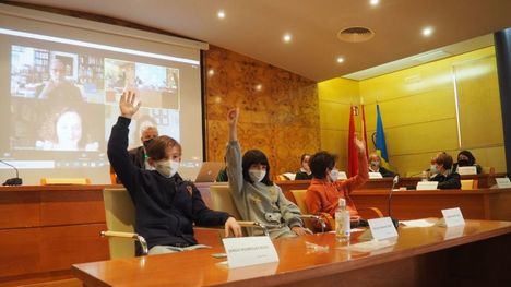 Los escolares de Torrelodones celebran un Pleno infantil marcado por la pandemia
 
