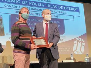 La obra ‘Arrecife de Sombras’ recibe el Premio de Poesía Blas de Otero de Majadahonda