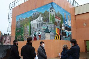 Un mural de arte urbano recoge los monumentos más emblemáticos de Galapagar
 