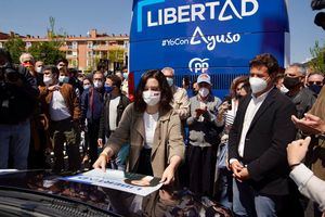 Isabel Díaz Ayuso visitó Collado Villalba en el último día de la precampaña y Las Rozas en el primer día oficial de campaña electoral