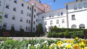 ‘El Quijote’, ‘Platero y yo’… profesionales del Hospital de Guadarrama celebran el Día del Libro leyendo a los pacientes