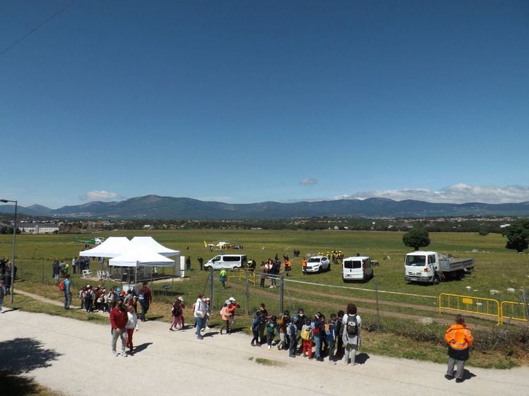 Collado Villalba presenta en sociedad su Plan de Actuación Municipal ante Incendios Forestales con una exhibición de helicópteros en la Dehesa Boyal