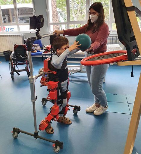 Un exoesqueleto pediátrico, la oportunidad para que niños como Jorge, de Torrelodones, puedan tener una vida mejor