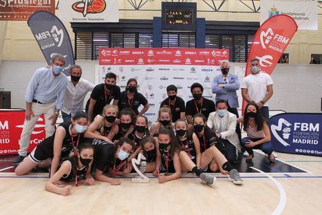 El equipo Infantil femenino de Baloncesto Torrelodones, subcampeón de Madrid