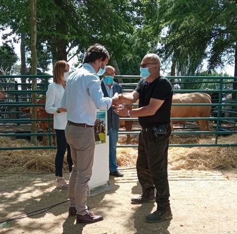 El director general de Agricultura y Ganadería visitó la IV Feria del Ganado de El Escorial