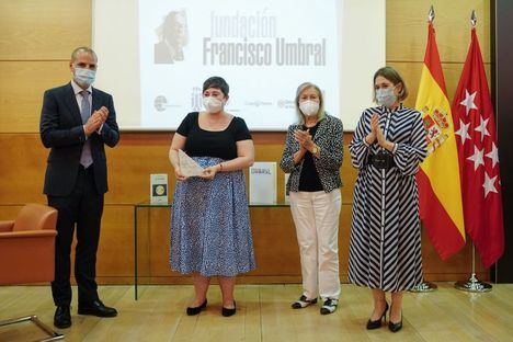 La escritora Elena Medel recoge el X Premio Francisco Umbral de novela