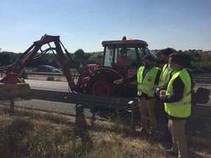 La Comunidad prevé desbrozar 3.000 kilómetros de márgenes de carreteras regionales