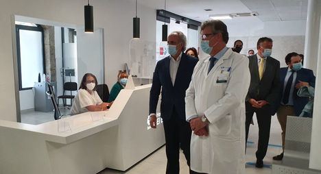 El consejero de Sanidad, Enrique Ruiz Escudero, visita las obras de remodelación del Hospital El Escorial
