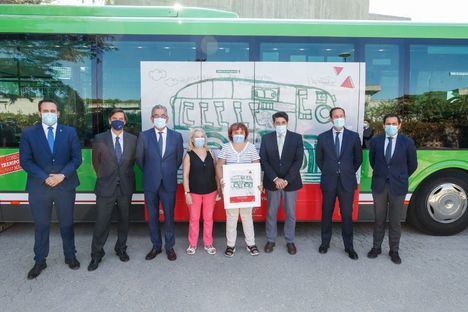 La Comunidad homenajea a las personas con discapacidad en un autobús de la línea Majadahonda-Pozuelo