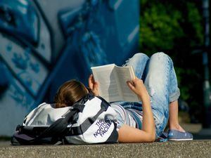 La Comunidad fomenta la lectura entre los jóvenes de la región con la campaña #HazQueMoLee