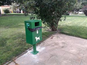 San Lorenzo de El Escorial instala 50 nuevos sanecanes en zonas verdes