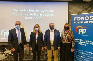 La secretaria general del PP en Madrid, Ana Camíns presenta los Foros Populares de Torrelodones