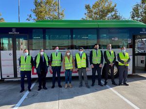 El consejero de Transportes, David Pérez, presenta en Collado Villalba el proyecto BusLab