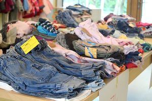 Guadarrama pone en marcha una nueva recogida solidaria de ropa a beneficio de Cáritas