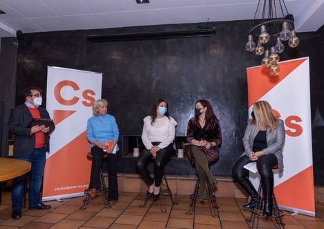 Ciudadanos debate en Hoyo de Manzanares sobre diferentes formas de violencia contra las mujeres