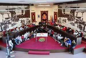 El Ayuntamiento de Galapagar rinde homenaje a la Constitución con los estudiantes del Carlos Ruiz