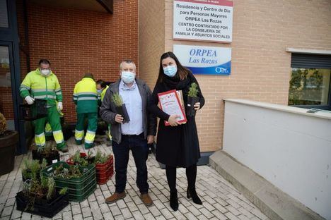 Los alumnos de 28 centros educativos de Las Rozas hacen llegar sus mensajes de cariño a los mayores esta Navidad